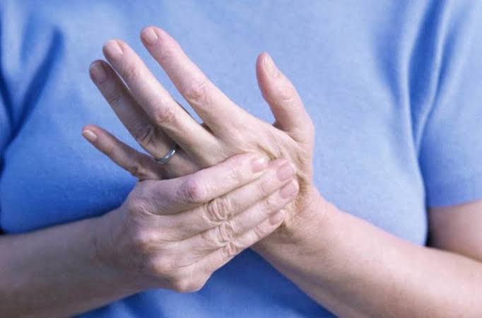 Artritida: Příznaky, příčiny, diagnostika a moderní léčba