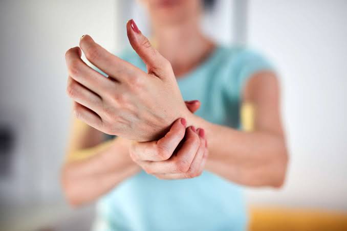 Artritida: Příznaky, příčiny, diagnostika a moderní léčba